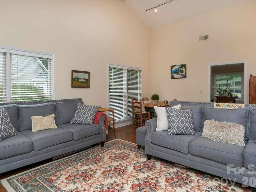 5935 Fitzwilliams Lane, Charlotte, NC 28270.  MLS# CAR4386781, YatesRealty ID 26086. 