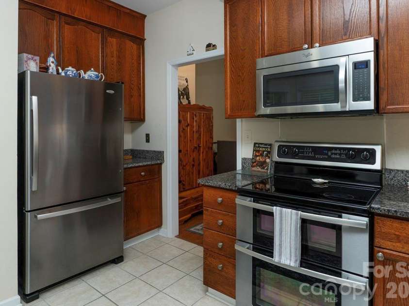 5935 Fitzwilliams Lane, Charlotte, NC 28270.  MLS# CAR4386781, YatesRealty ID 26086. 