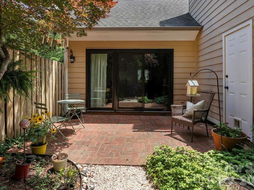 5935 Fitzwilliams Lane, Charlotte, NC 28270.  MLS# CAR4386781, YatesRealty ID 26086. 