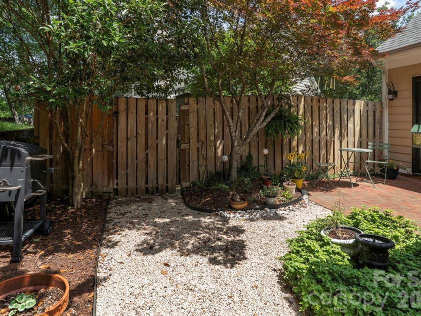 5935 Fitzwilliams Lane, Charlotte, NC 28270.  MLS# CAR4386781, YatesRealty ID 26086. 