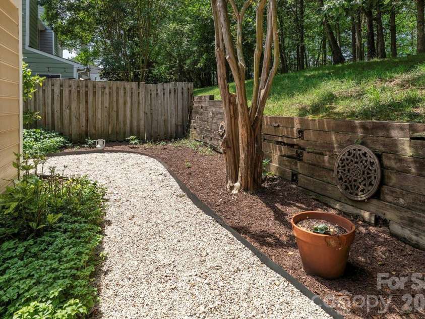 5935 Fitzwilliams Lane, Charlotte, NC 28270.  MLS# CAR4386781, YatesRealty ID 26086. 