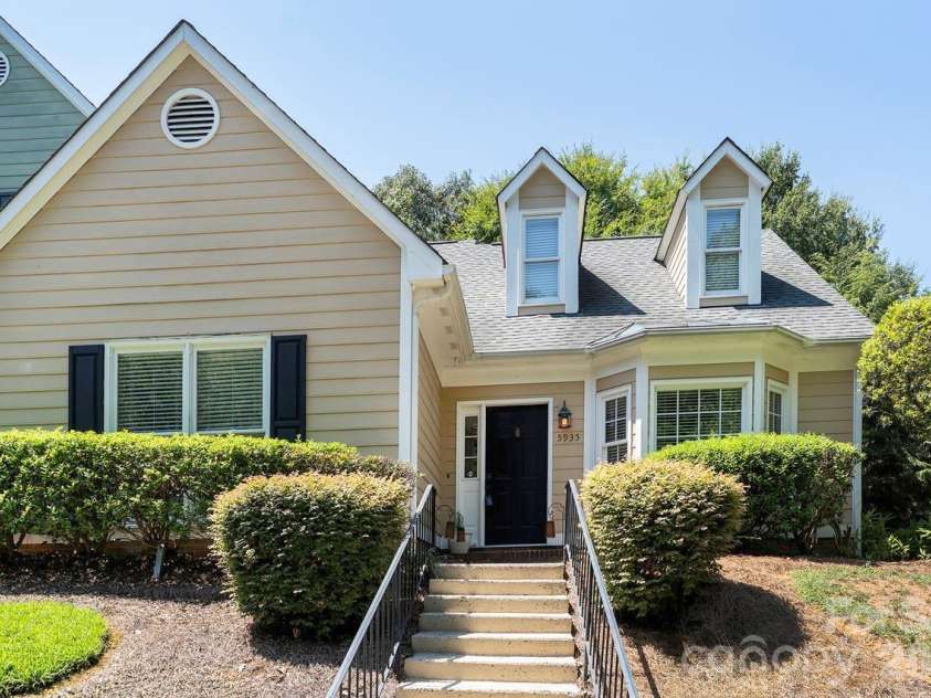 5935 Fitzwilliams Lane, Charlotte, NC 28270.  MLS# CAR4386781, YatesRealty ID 26086. 