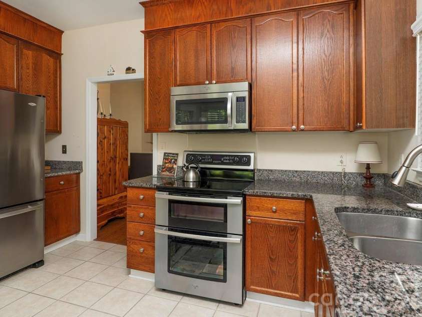 5935 Fitzwilliams Lane, Charlotte, NC 28270.  MLS# CAR4386781, YatesRealty ID 26086. 