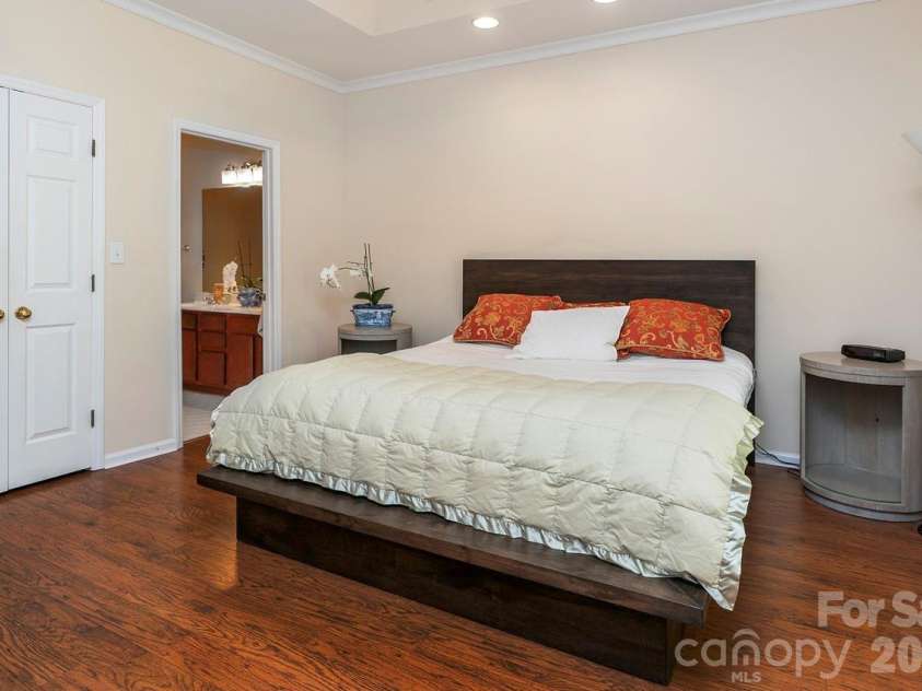 5935 Fitzwilliams Lane, Charlotte, NC 28270.  MLS# CAR4386781, YatesRealty ID 26086. 