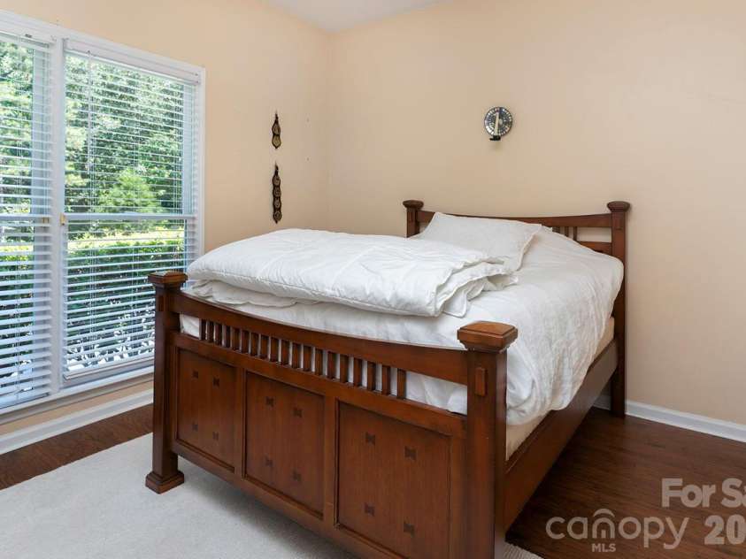 5935 Fitzwilliams Lane, Charlotte, NC 28270.  MLS# CAR4386781, YatesRealty ID 26086. 