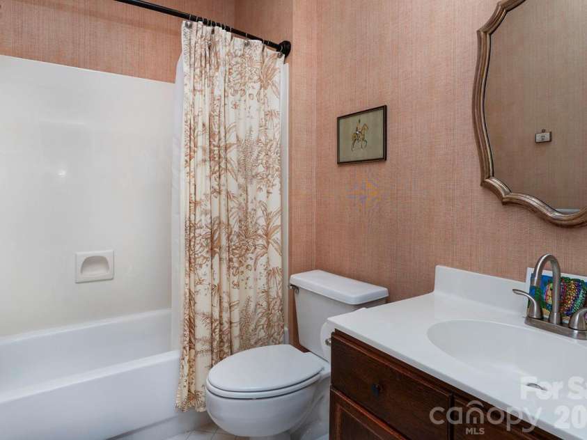 5935 Fitzwilliams Lane, Charlotte, NC 28270.  MLS# CAR4386781, YatesRealty ID 26086. 