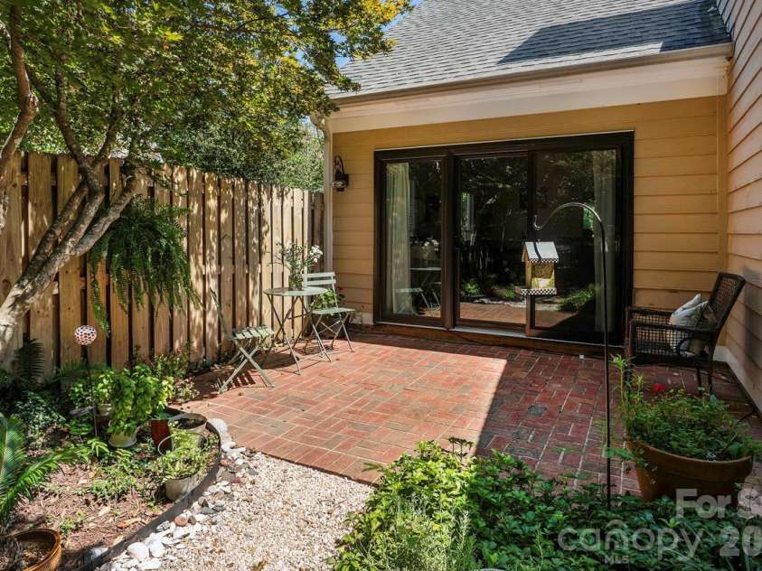 5935 Fitzwilliams Lane, Charlotte, NC 28270.  MLS# CAR4386781, YatesRealty ID 26086. 