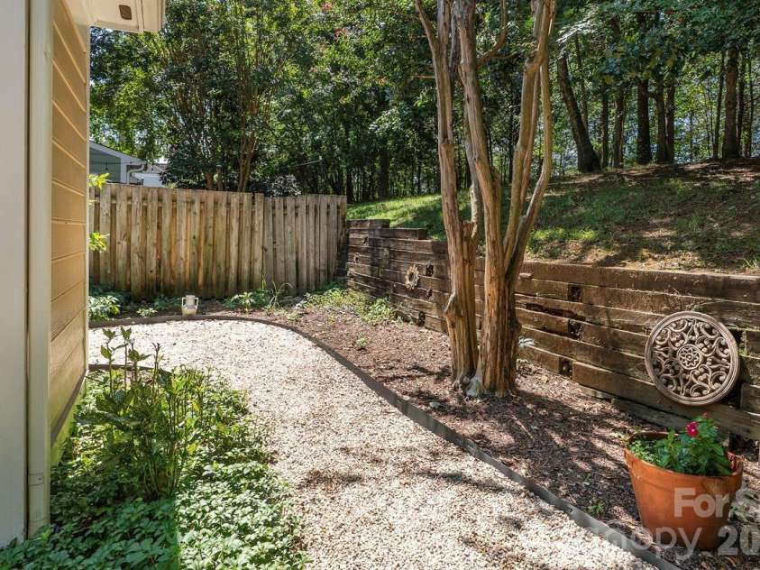 5935 Fitzwilliams Lane, Charlotte, NC 28270.  MLS# CAR4386781, YatesRealty ID 26086. 