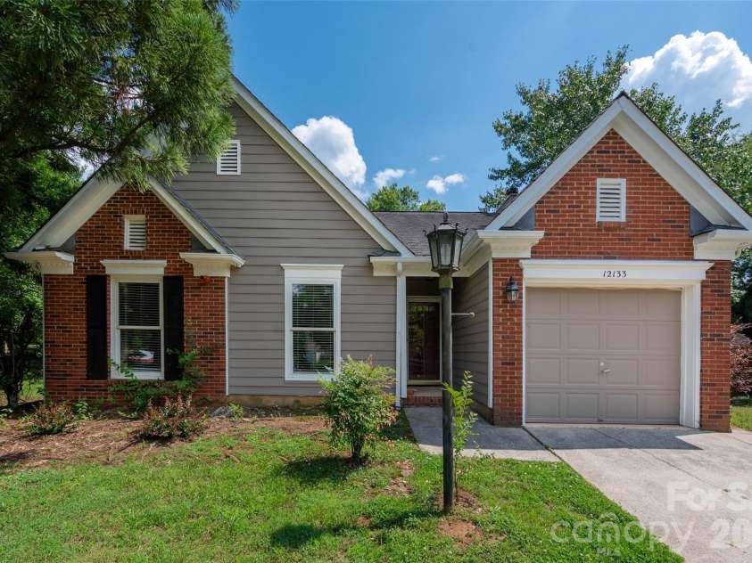 12133 Cartgate Lane, Charlotte, NC 28273.  MLS# CAR4387408, YatesRealty ID 26087. 
