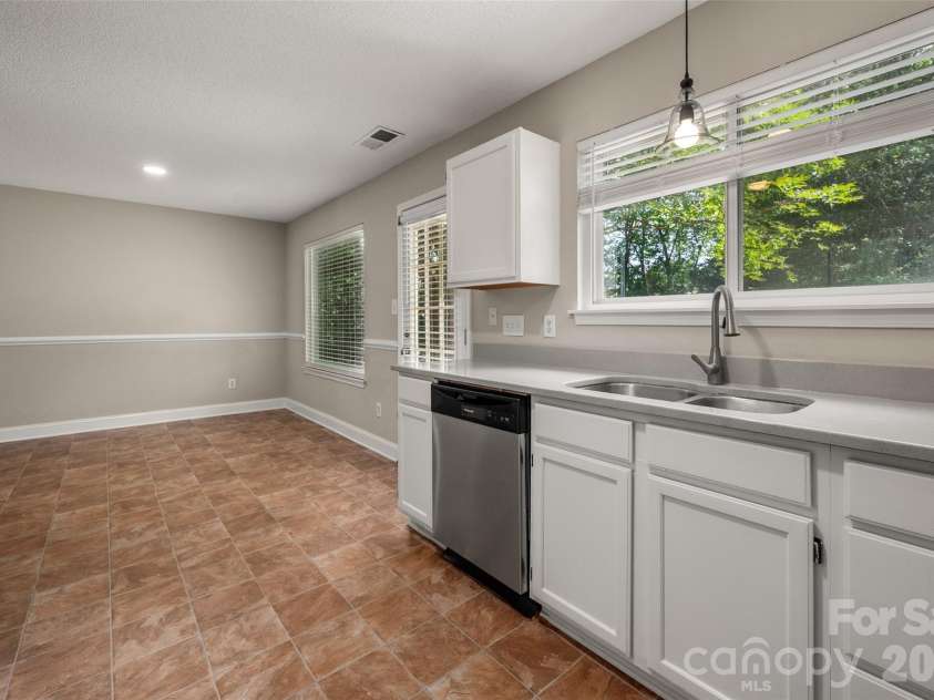 12133 Cartgate Lane, Charlotte, NC 28273.  MLS# CAR4387408, YatesRealty ID 26087. 