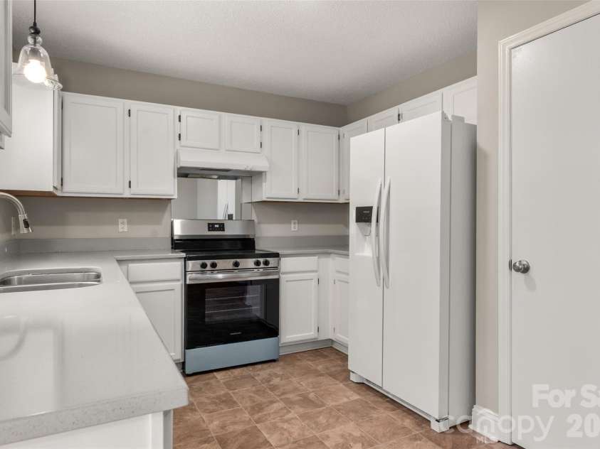 12133 Cartgate Lane, Charlotte, NC 28273.  MLS# CAR4387408, YatesRealty ID 26087. 