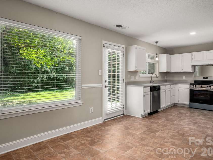 12133 Cartgate Lane, Charlotte, NC 28273.  MLS# CAR4387408, YatesRealty ID 26087. 