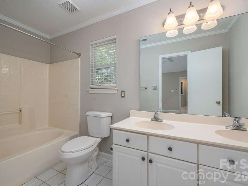 12133 Cartgate Lane, Charlotte, NC 28273.  MLS# CAR4387408, YatesRealty ID 26087. 