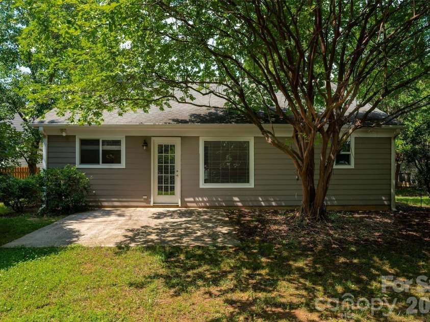 12133 Cartgate Lane, Charlotte, NC 28273.  MLS# CAR4387408, YatesRealty ID 26087. 