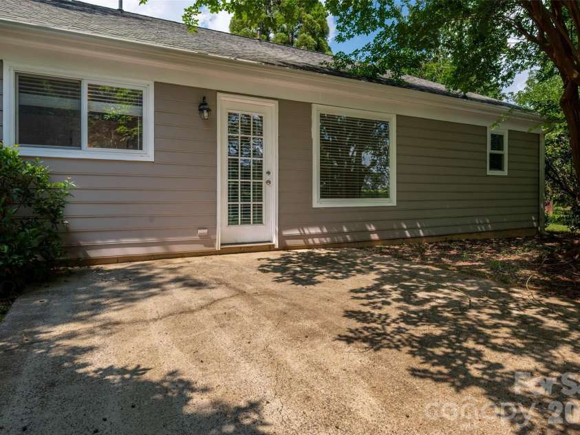 12133 Cartgate Lane, Charlotte, NC 28273.  MLS# CAR4387408, YatesRealty ID 26087. 