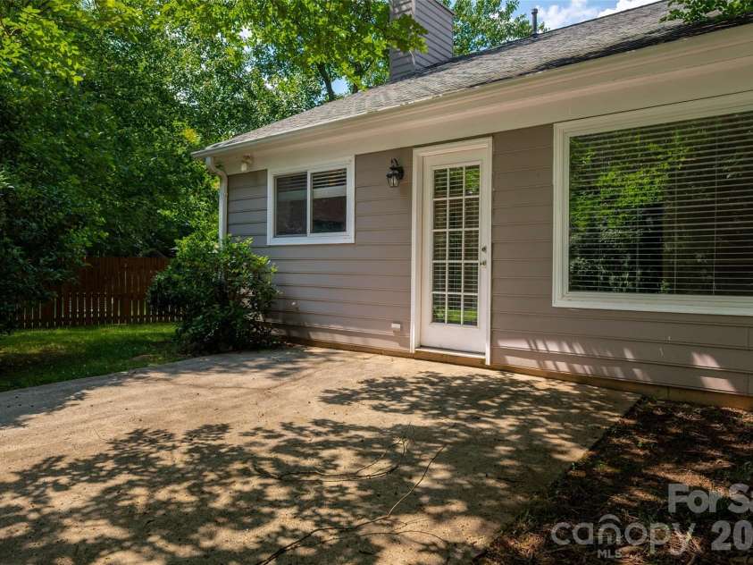 12133 Cartgate Lane, Charlotte, NC 28273.  MLS# CAR4387408, YatesRealty ID 26087. 