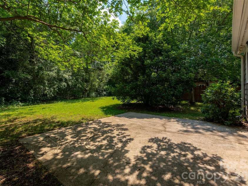 12133 Cartgate Lane, Charlotte, NC 28273.  MLS# CAR4387408, YatesRealty ID 26087. 