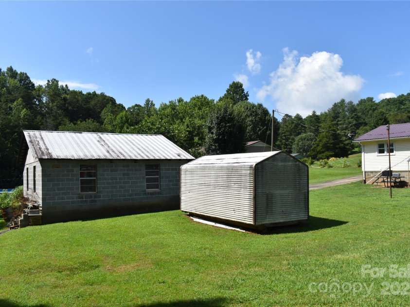 93 Meadow Brook Lane, Marion, NC 28752.  MLS# CAR4278931, YatesRealty ID 26087. 