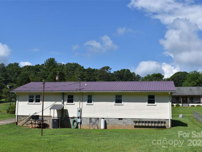 93 Meadow Brook Lane, Marion, NC 28752.  MLS# CAR4278931, YatesRealty ID 26087. 