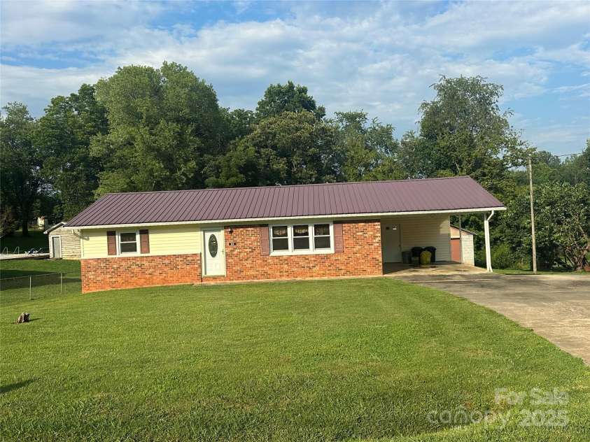 93 Meadow Brook Lane, Marion, NC 28752.  MLS# CAR4278931, YatesRealty ID 26087. 