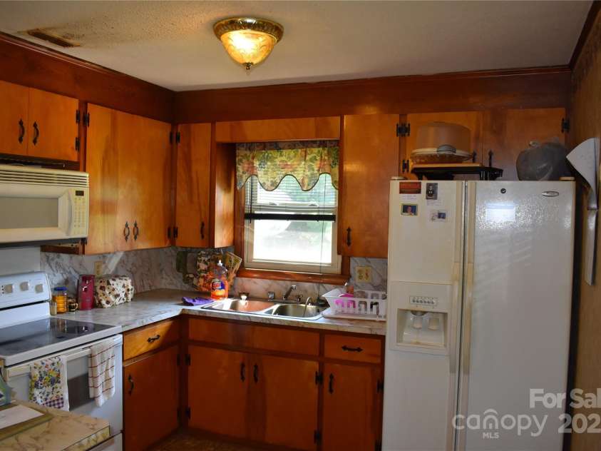 93 Meadow Brook Lane, Marion, NC 28752.  MLS# CAR4278931, YatesRealty ID 26087. 