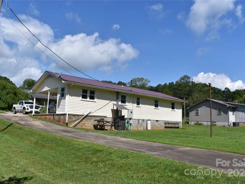 93 Meadow Brook Lane, Marion, NC 28752.  MLS# CAR4278931, YatesRealty ID 26087. 