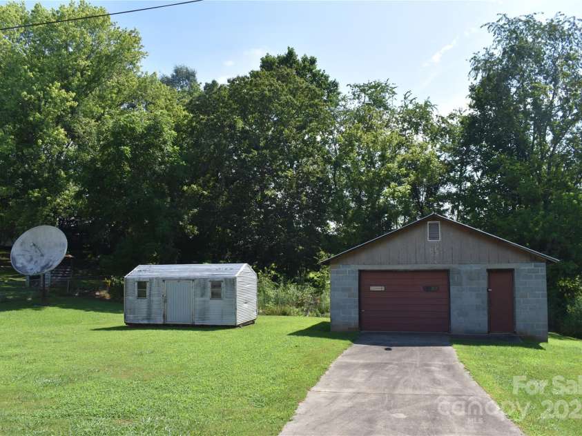 93 Meadow Brook Lane, Marion, NC 28752.  MLS# CAR4278931, YatesRealty ID 26087. 