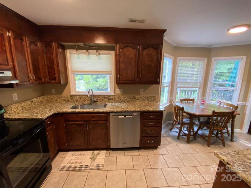 12623 Levins Hall Road, Huntersville, NC 28078.  MLS# CAR4276001, YatesRealty ID 26088. Kitchen