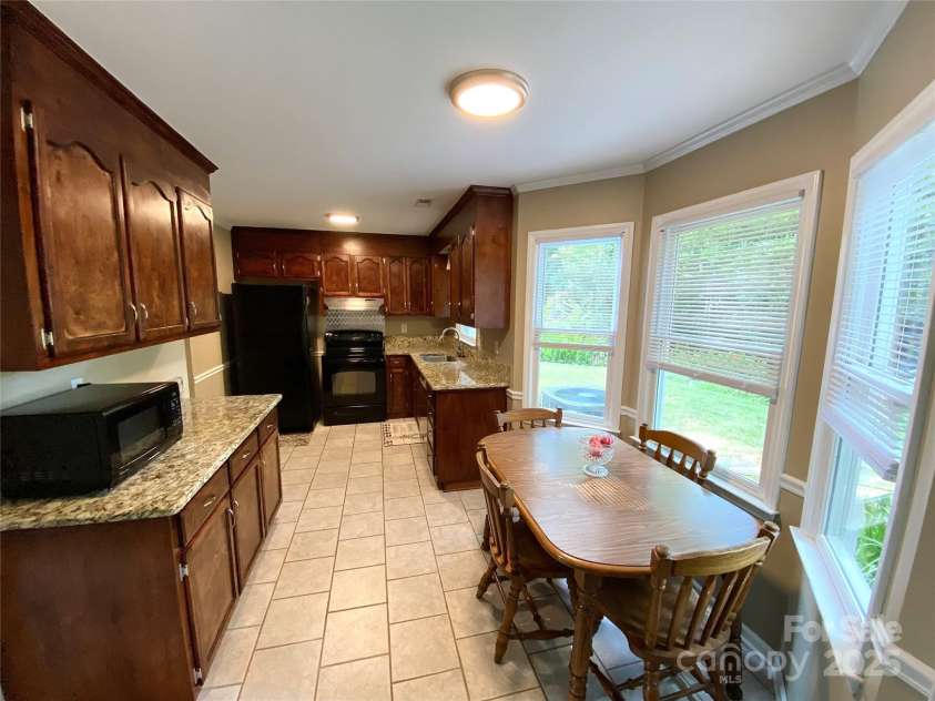 12623 Levins Hall Road, Huntersville, NC 28078.  MLS# CAR4276001, YatesRealty ID 26088. Kitchen w/breakfast area