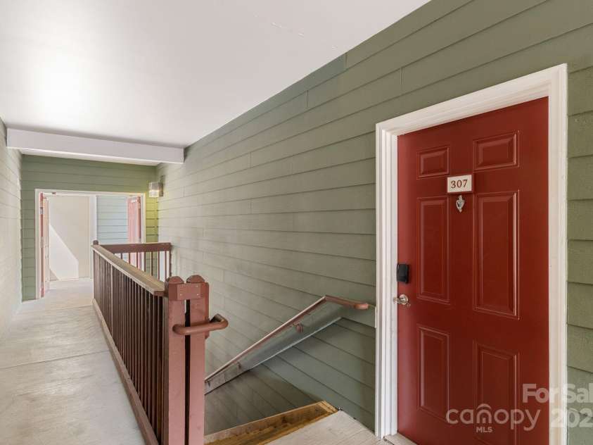 1000 Olde Eastwood Village Boulevard, Asheville, NC 28803.  MLS# CAR4241566, YatesRealty ID 2609. 