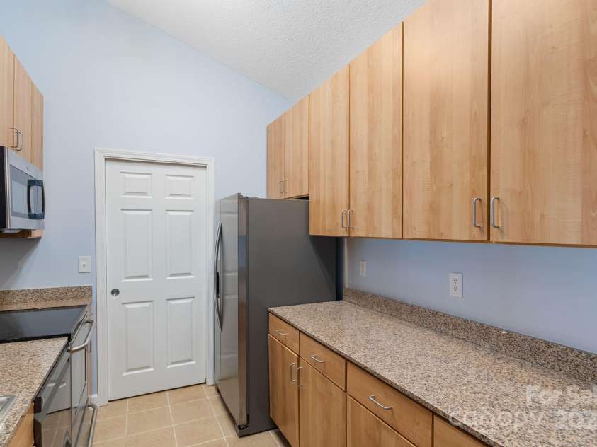 1000 Olde Eastwood Village Boulevard, Asheville, NC 28803.  MLS# CAR4241566, YatesRealty ID 2609. 