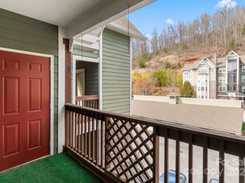 1000 Olde Eastwood Village Boulevard, Asheville, NC 28803.  MLS# CAR4241566, YatesRealty ID 2609. 