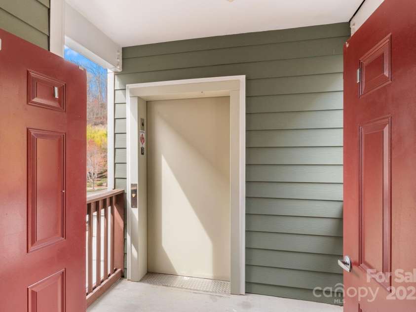 1000 Olde Eastwood Village Boulevard, Asheville, NC 28803.  MLS# CAR4241566, YatesRealty ID 2609. 