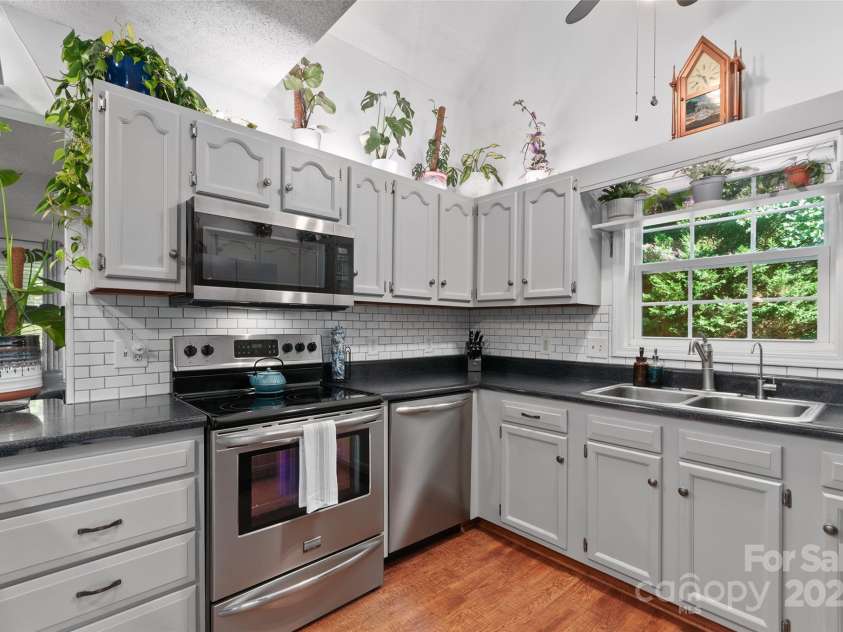 28 Grove Garden Avenue, Candler, NC 28715.  MLS# CAR4278254, YatesRealty ID 26090. 