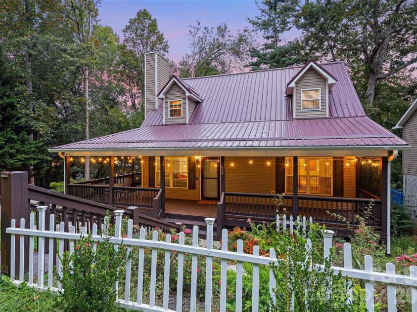 28 Grove Garden Avenue, Candler, NC 28715.  MLS# CAR4324654, YatesRealty ID 26090. 