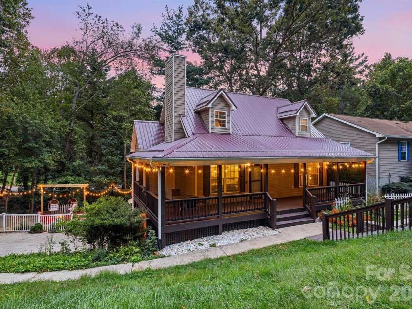 28 Grove Garden Avenue, Candler, NC 28715.  MLS# CAR4324654, YatesRealty ID 26090. 