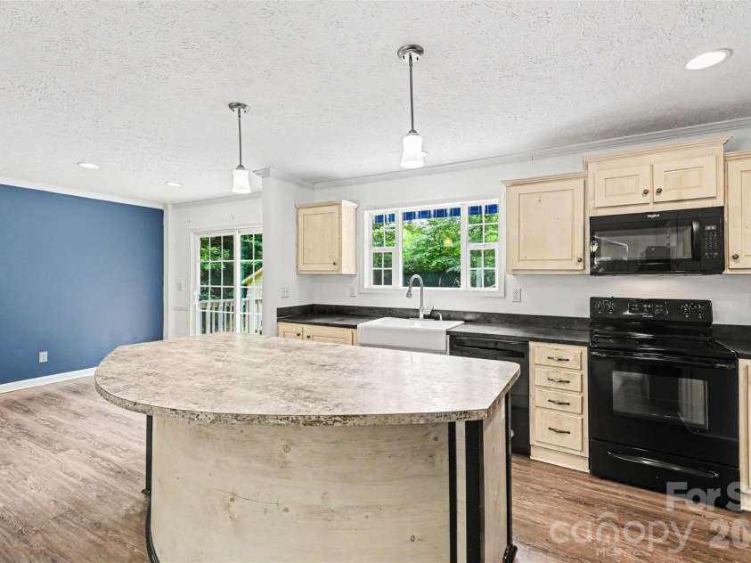 11913 Platon Avenue, Huntersville, NC 28078.  MLS# CAR4386789, YatesRealty ID 26092. 