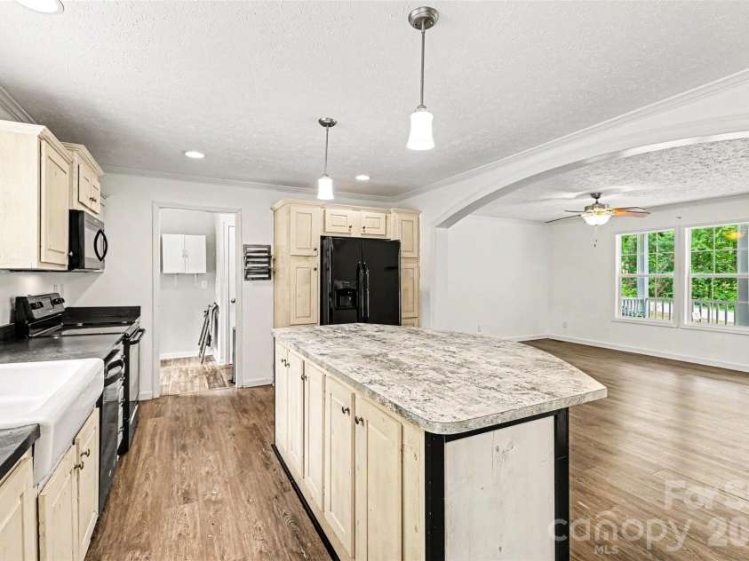 11913 Platon Avenue, Huntersville, NC 28078.  MLS# CAR4386789, YatesRealty ID 26092. 