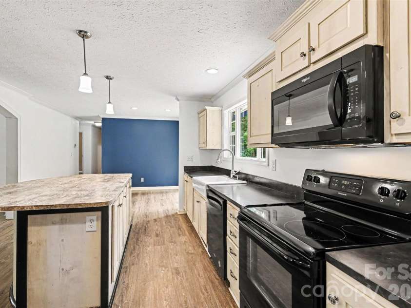 11913 Platon Avenue, Huntersville, NC 28078.  MLS# CAR4386789, YatesRealty ID 26092. 