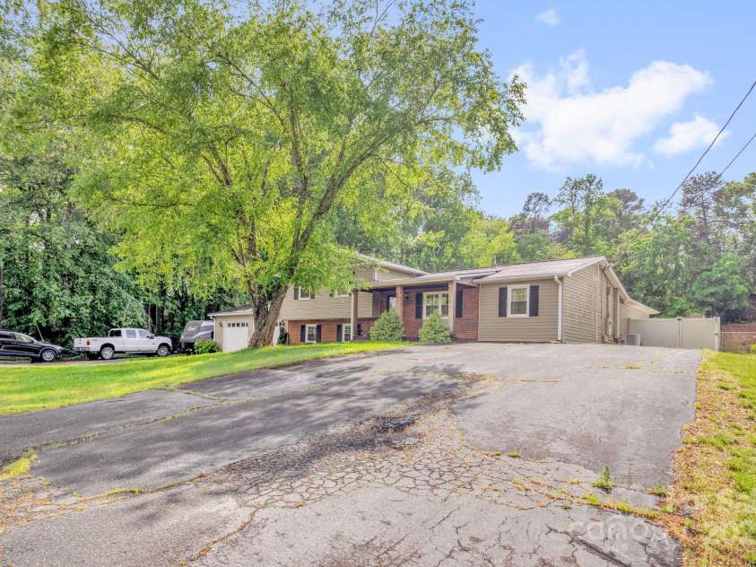 213 Turkey Hill Drive, King, NC 27021.  MLS# CAR4280116, YatesRealty ID 26092. 