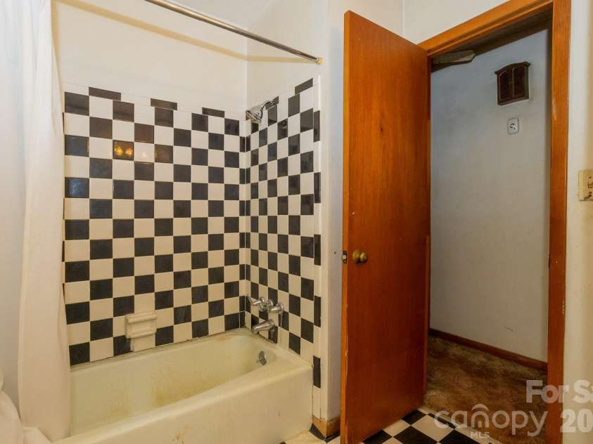 1225 Moss Road, Rutherfordton, NC 28139.  MLS# CAR4386364, YatesRealty ID 26093. 