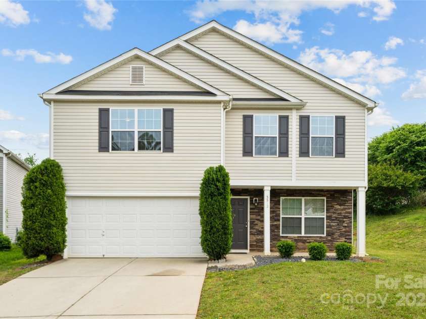 3512 Gibbon Terrace Court, Charlotte, NC 28269.  MLS# CAR4261541, YatesRealty ID 26093. Welcome Home!