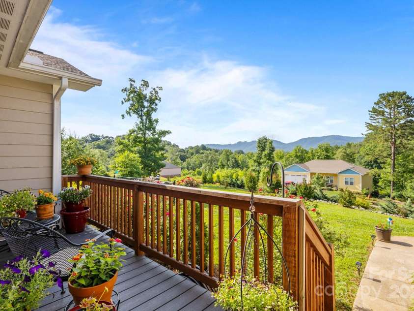 2369 Saratoga Run, Morganton, NC 28655.  MLS# CAR4272311, YatesRealty ID 26094. 