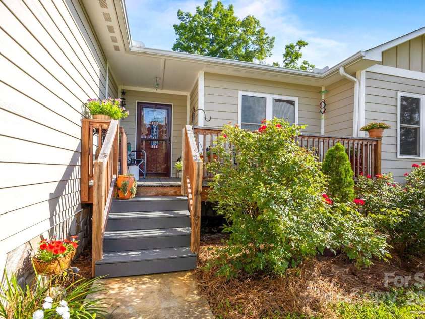 2369 Saratoga Run, Morganton, NC 28655.  MLS# CAR4272311, YatesRealty ID 26094. 