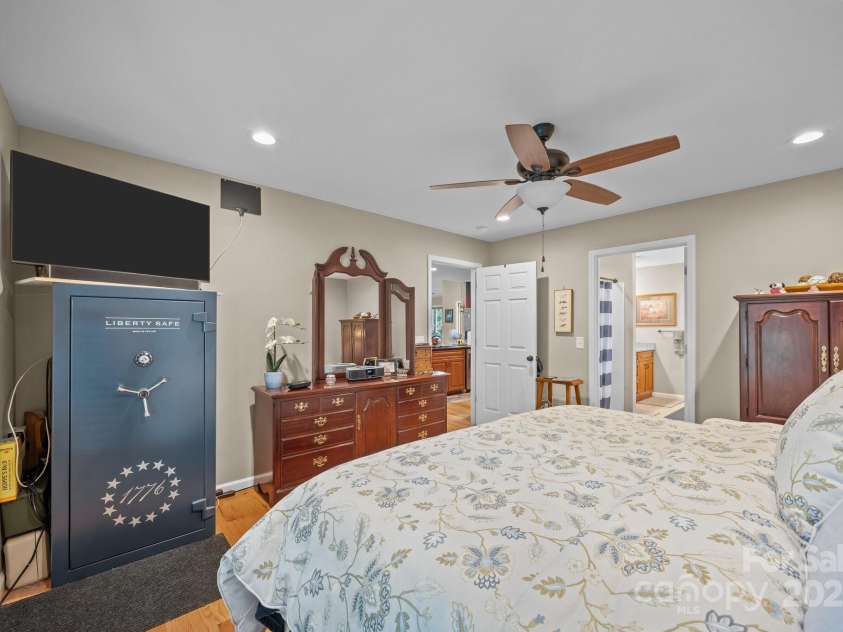 2369 Saratoga Run, Morganton, NC 28655.  MLS# CAR4272311, YatesRealty ID 26094. 