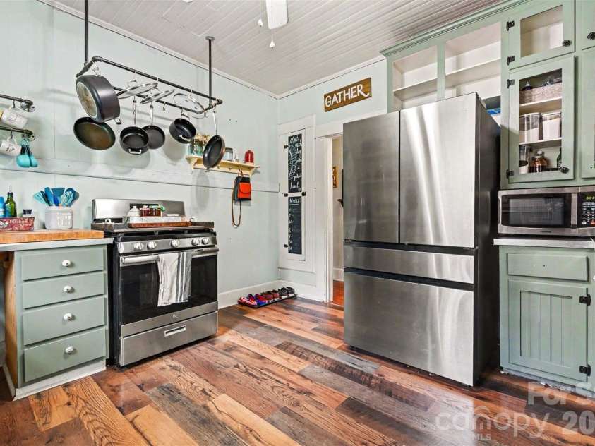 352 Pendleton Street, Rock Hill, SC 29730.  MLS# CAR4382469, YatesRealty ID 26094. 