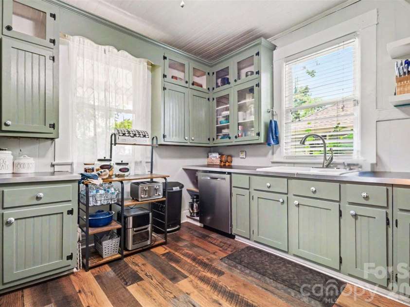 352 Pendleton Street, Rock Hill, SC 29730.  MLS# CAR4382469, YatesRealty ID 26094. 