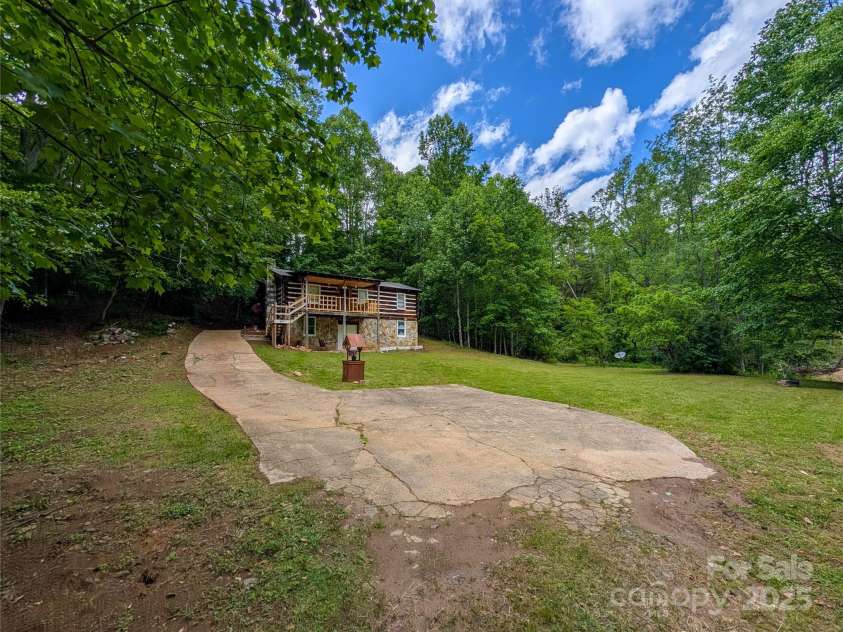 536 Hickory Springs Road, Burnsville, NC 28714.  MLS# CAR4264122, YatesRealty ID 26095. 