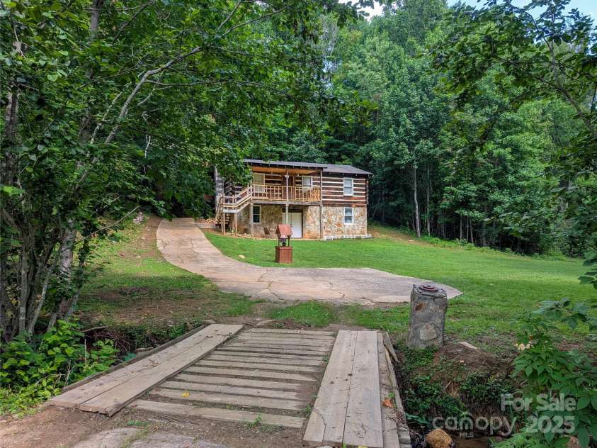 536 Hickory Springs Road, Burnsville, NC 28714.  MLS# CAR4264122, YatesRealty ID 26095. 