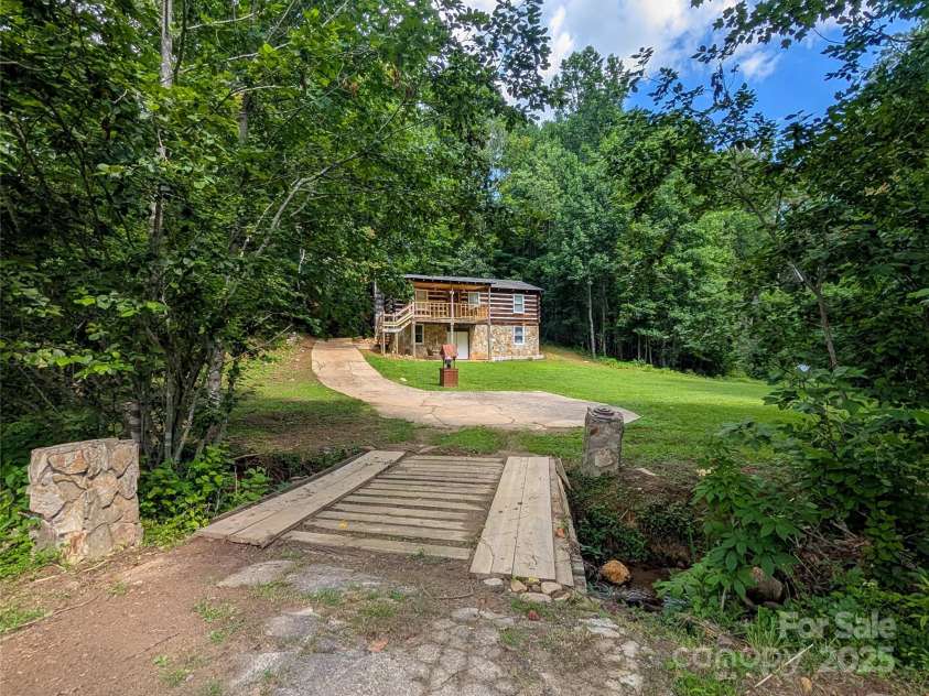 536 Hickory Springs Road, Burnsville, NC 28714.  MLS# CAR4264122, YatesRealty ID 26095. 